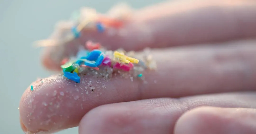 Microplásticos já estão no ar do mundo inteiro, aponta estudo